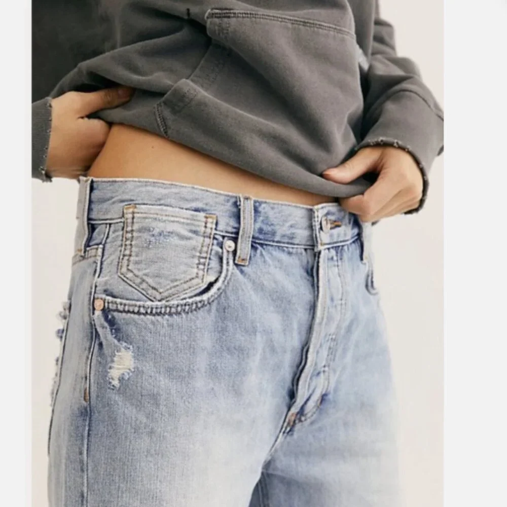 Free People “Sequoia” denim boyfriend shorts- Size 31 - Picture 8 of 9